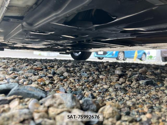 Mazda AXELA 2017-06 8328897-10