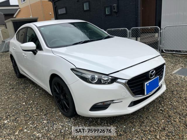 Mazda AXELA 2017-06 8328897-13