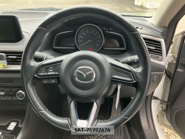 Mazda AXELA 2017-06 8328897-19