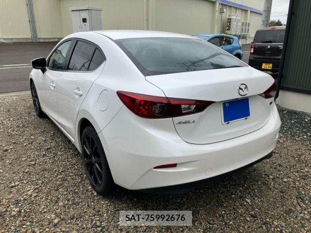 Mazda AXELA 2017-06 8328897-3