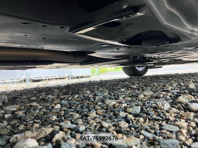 Mazda AXELA 2017-06 8328897-9