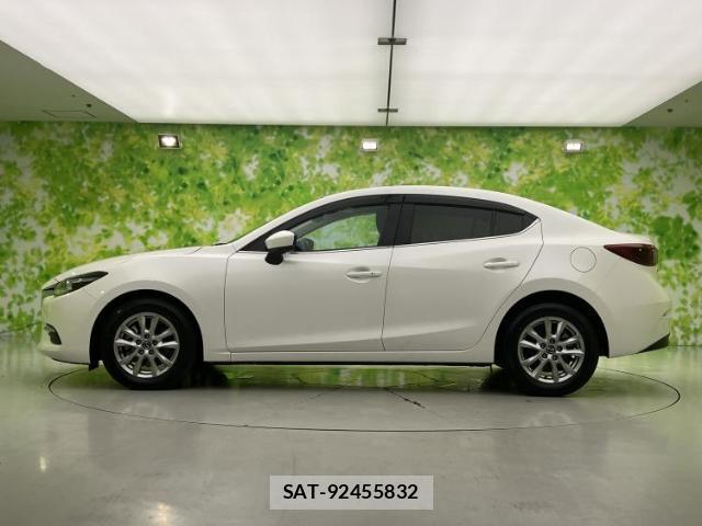 Mazda AXELA 2018-03 8330425-1