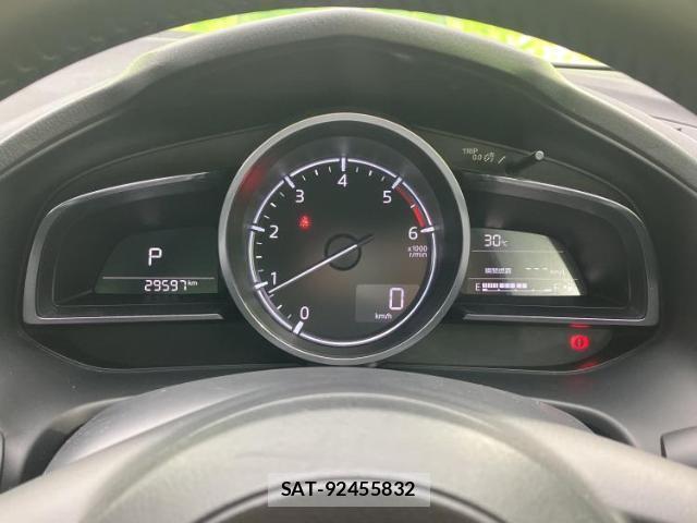Mazda AXELA 2018-03 8330425-13