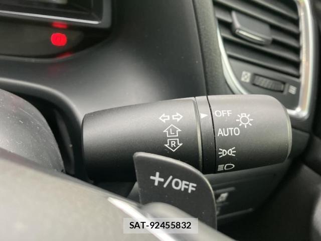 Mazda AXELA 2018-03 8330425-15