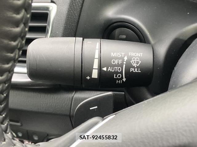 Mazda AXELA 2018-03 8330425-16