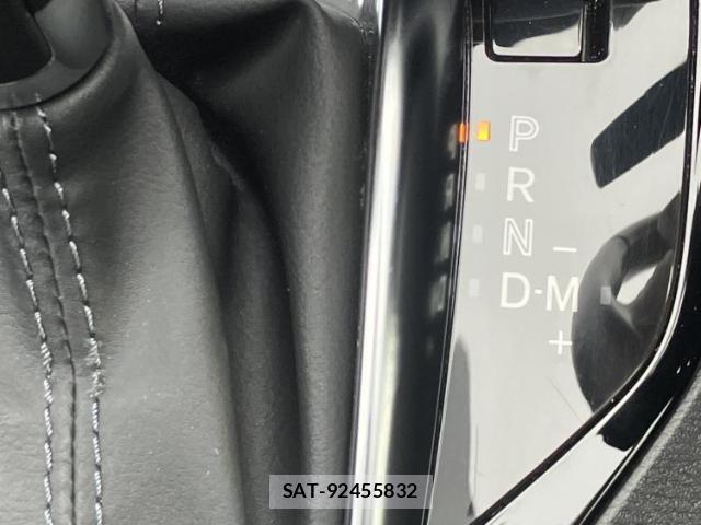 Mazda AXELA 2018-03 8330425-17