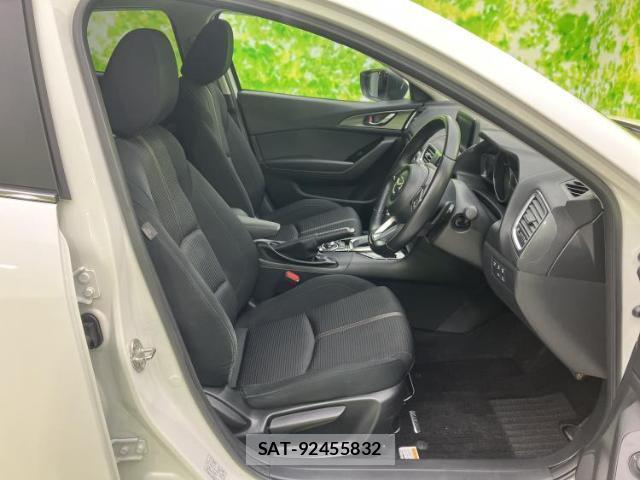 Mazda AXELA 2018-03 8330425-3