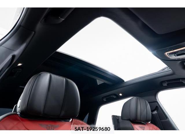 Bentley BENTAYGA 2019-07 8328578-16