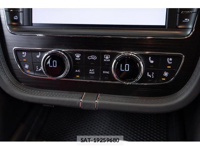 Bentley BENTAYGA 2019-07 8328578-19