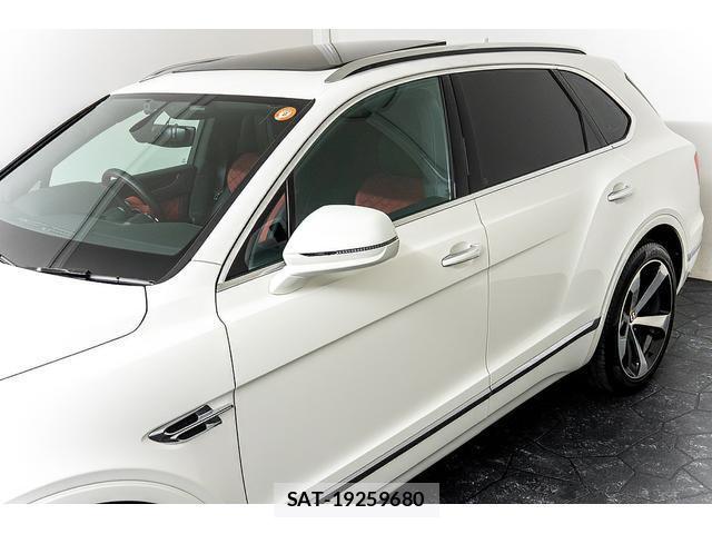 Bentley BENTAYGA 2019-07 8328578-7