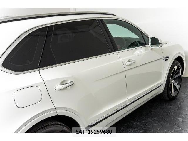 Bentley BENTAYGA 2019-07 8328578-9