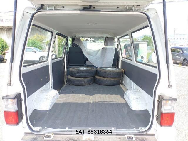 Mazda BONGO VAN 2017-07 8328301-5