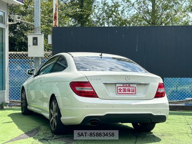 Mercedes Benz C-CLASS 2012-03 8328431-2