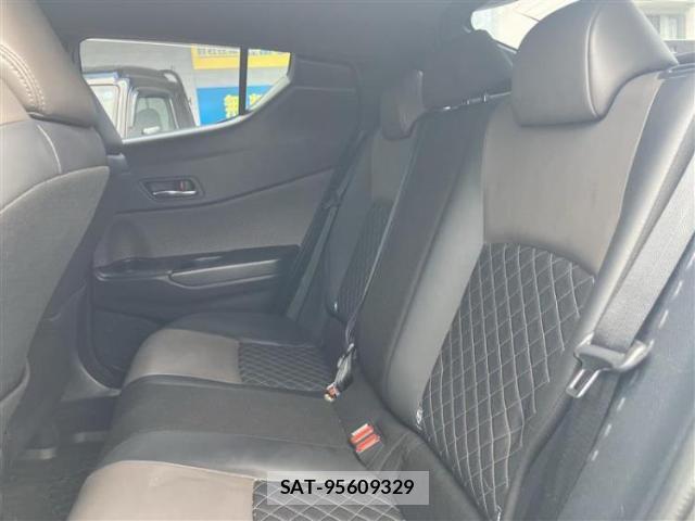 Toyota C-HR 2020-01 8328068-4