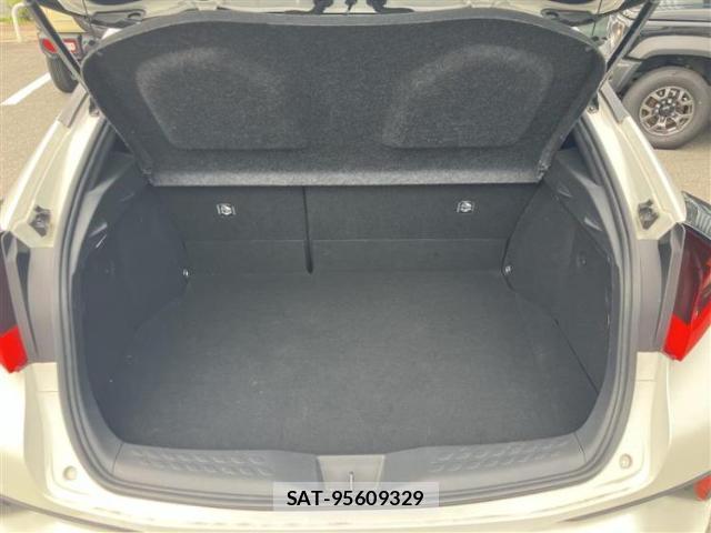 Toyota C-HR 2020-01 8328068-6