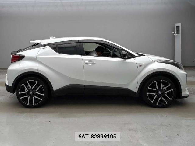 Toyota C-HR 2021-12 8328841-14
