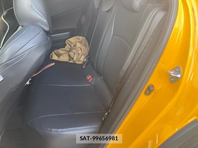 Toyota C-HR 2017-04 8328979-9