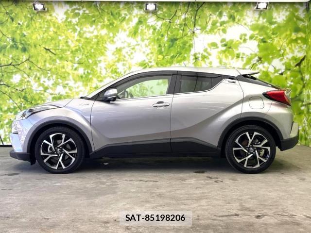 Toyota C-HR 2017-02 8329708-1