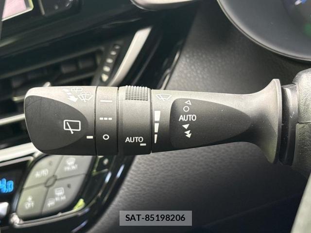 Toyota C-HR 2017-02 8329708-16