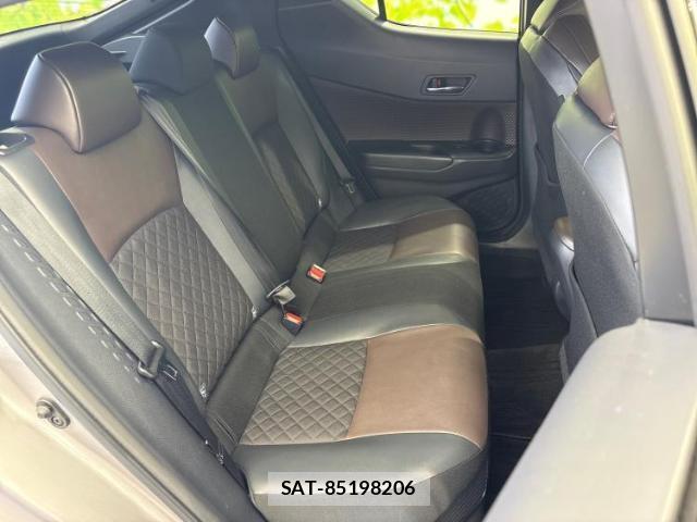 Toyota C-HR 2017-02 8329708-4