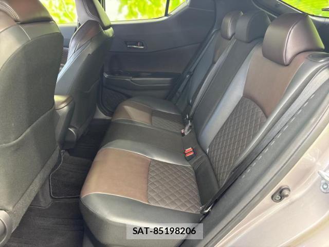 Toyota C-HR 2017-02 8329708-6