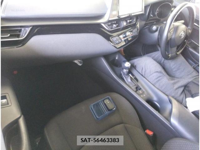 Toyota C-HR 2017-01 8330098-2