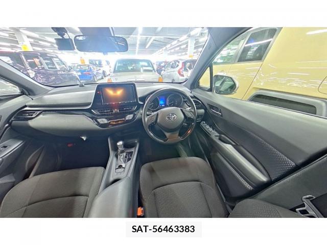 Toyota C-HR 2017-01 8330098-5