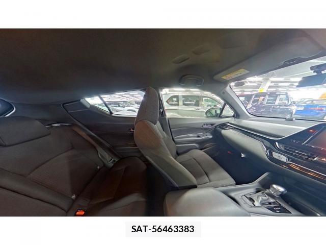 Toyota C-HR 2017-01 8330098-6