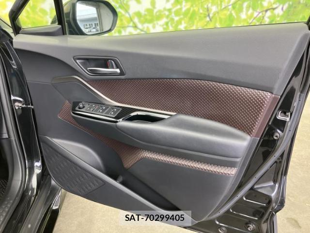 Toyota C-HR 2017-07 8330620-3