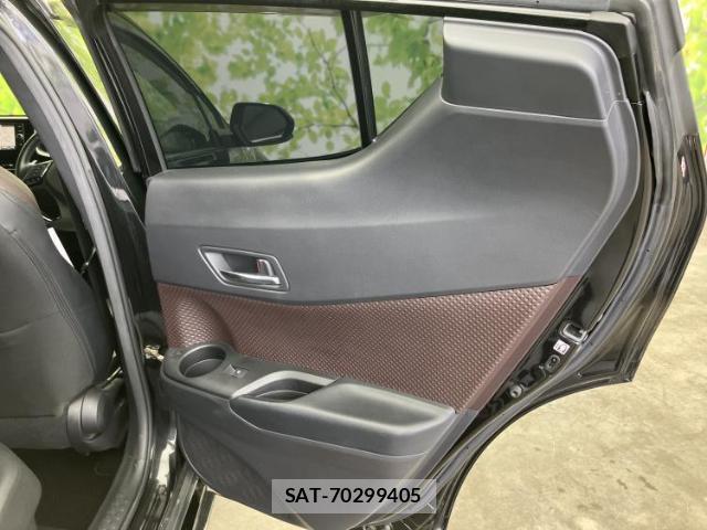 Toyota C-HR 2017-07 8330620-4