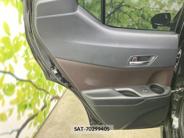 Toyota C-HR 2017-07 8330620-6