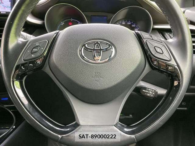 Toyota C-HR 2017-06 8330643-14