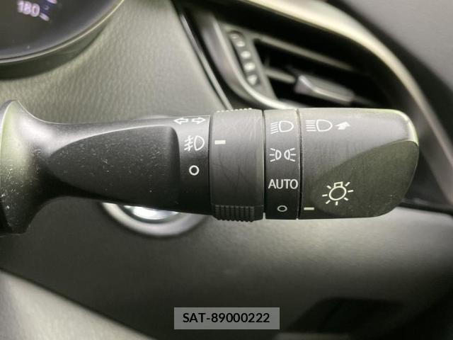 Toyota C-HR 2017-06 8330643-15