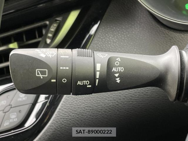 Toyota C-HR 2017-06 8330643-16