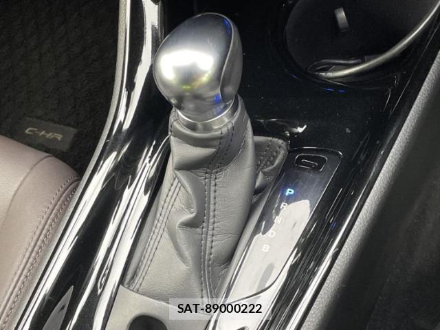 Toyota C-HR 2017-06 8330643-17