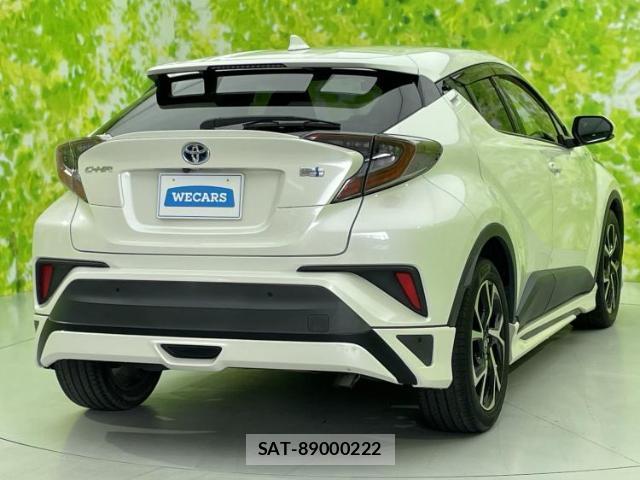Toyota C-HR 2017-06 8330643-2