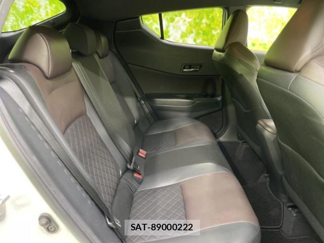 Toyota C-HR 2017-06 8330643-4