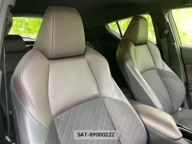 Toyota C-HR 2017-06 8330643-5