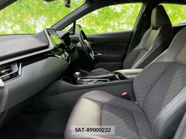 Toyota C-HR 2017-06 8330643-6