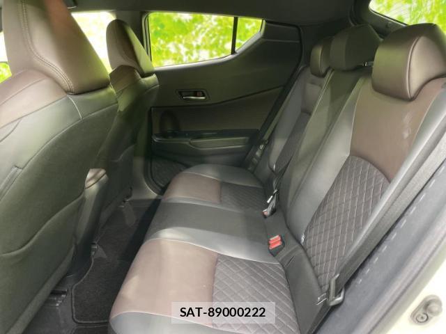 Toyota C-HR 2017-06 8330643-7