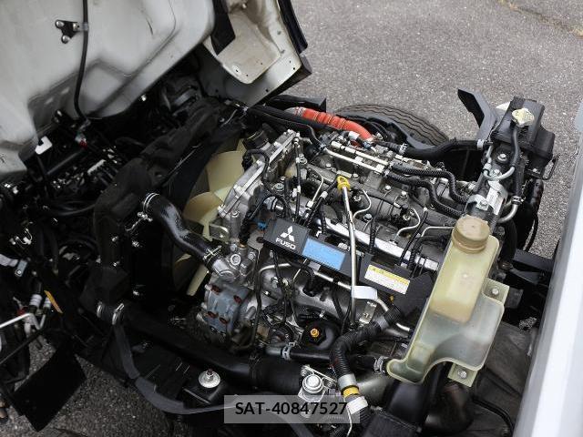 MITSUBISHI FUSO CANTER 2016-06 8329890-19