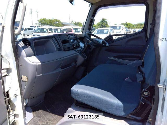MITSUBISHI FUSO CANTER 2014-05 8330012-2