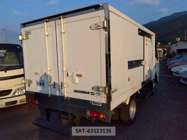 MITSUBISHI FUSO CANTER 2014-05 8330012-4