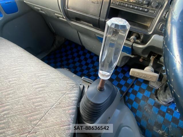 MITSUBISHI FUSO CANTER 2000-12 8330678-17