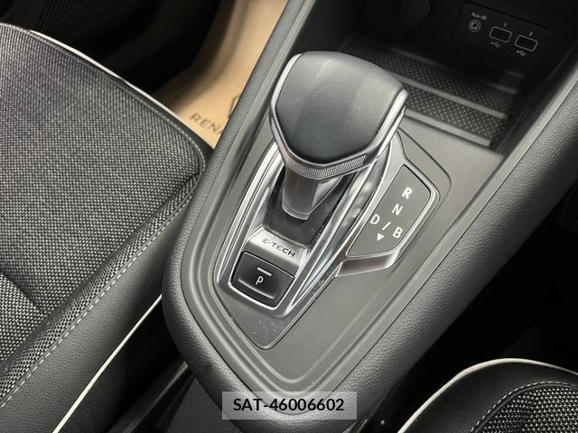 Renault CAPTUR 2023-09 8330157-12