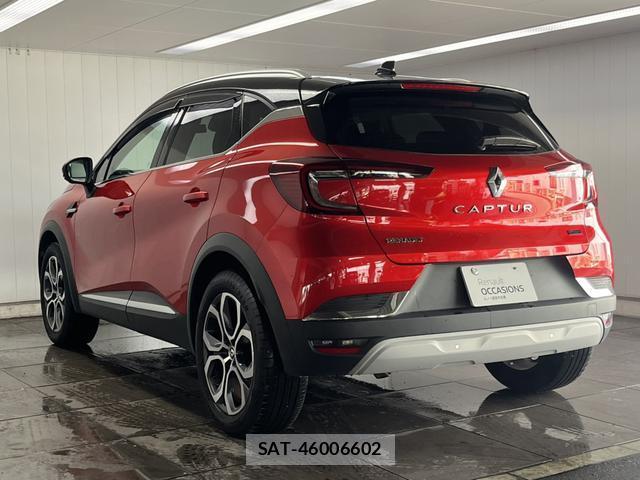 Renault CAPTUR 2023-09 8330157-2