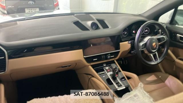 Porsche CAYENNE 2018-09 8329245-2