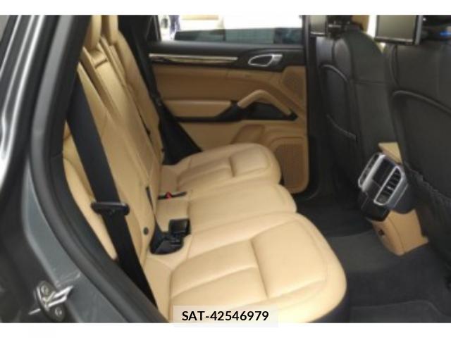 Porsche CAYENNE 2015-08 8330042-3