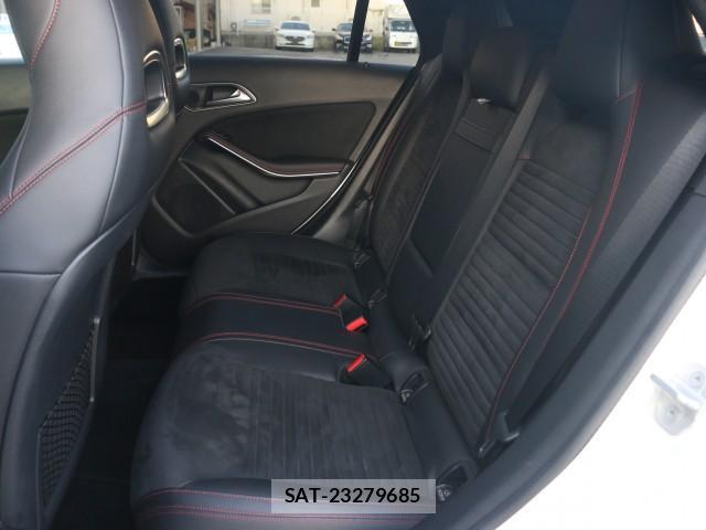 Mercedes Benz CLA-CLASS 2017-08 8328030-6