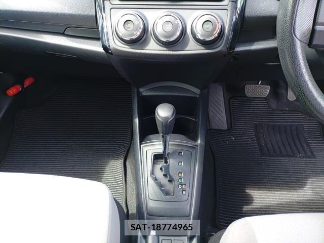 Toyota COROLLA AXIO 2017-03 8328351-11